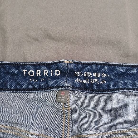 Torrid Jean Cut-Offs 30 AND Lane Bryant Khaki shorts 28-easy care plus size - Picture 4 of 15